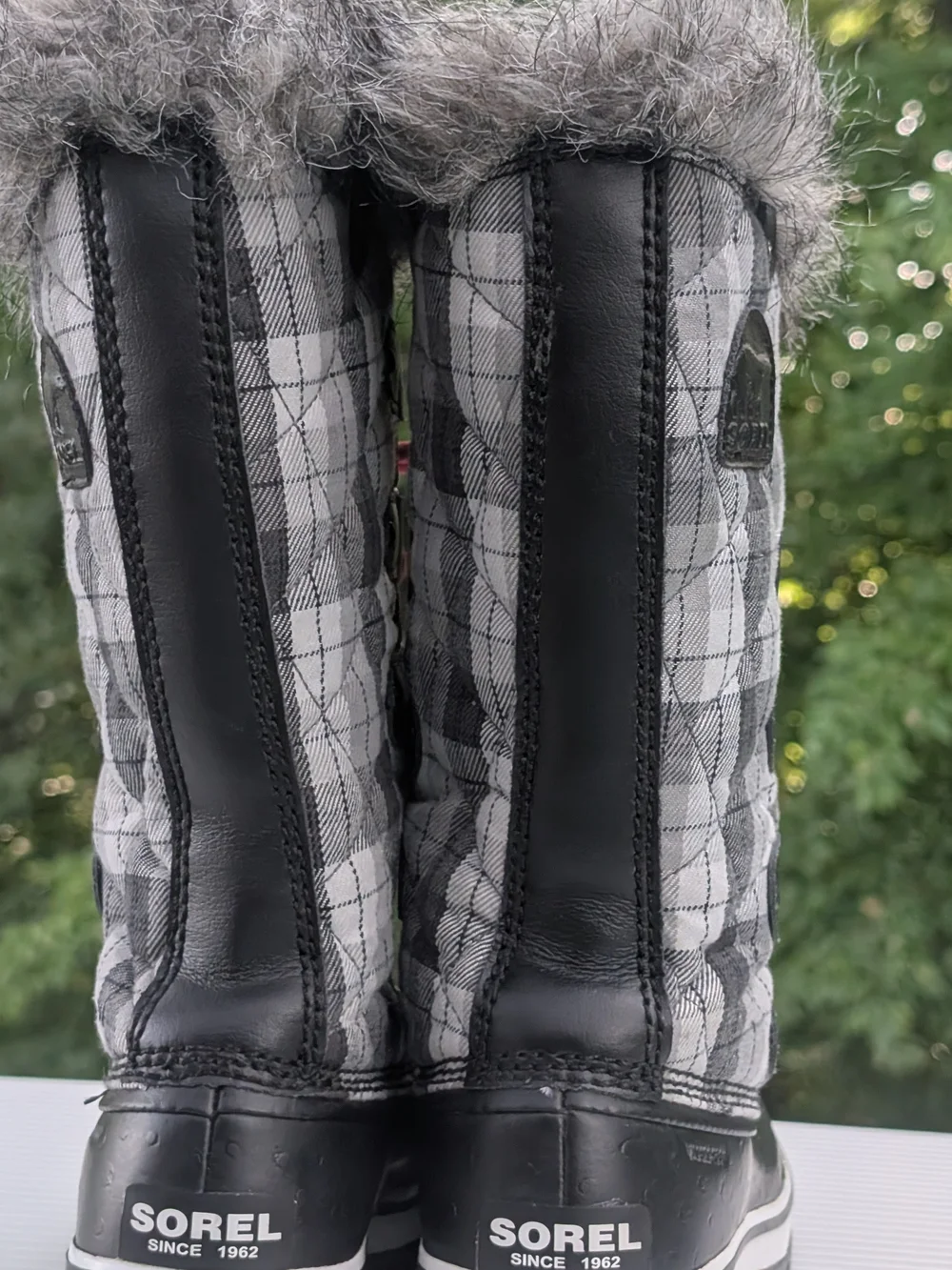 Sorel Girls Kids Black Snow Boots with Red Laces 6